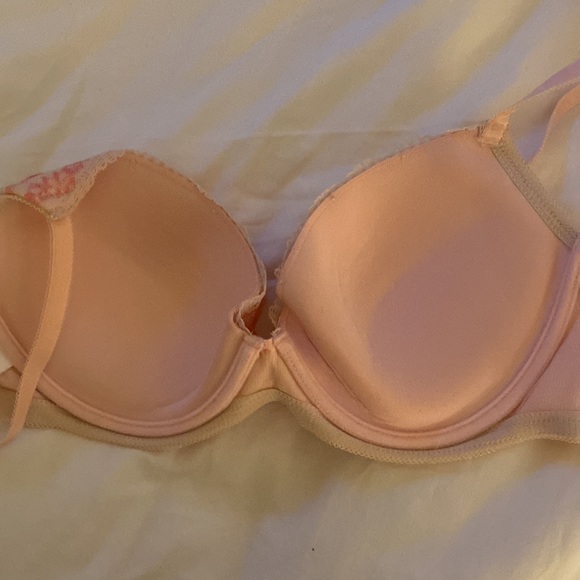 Pink bra - Picture 3 of 4